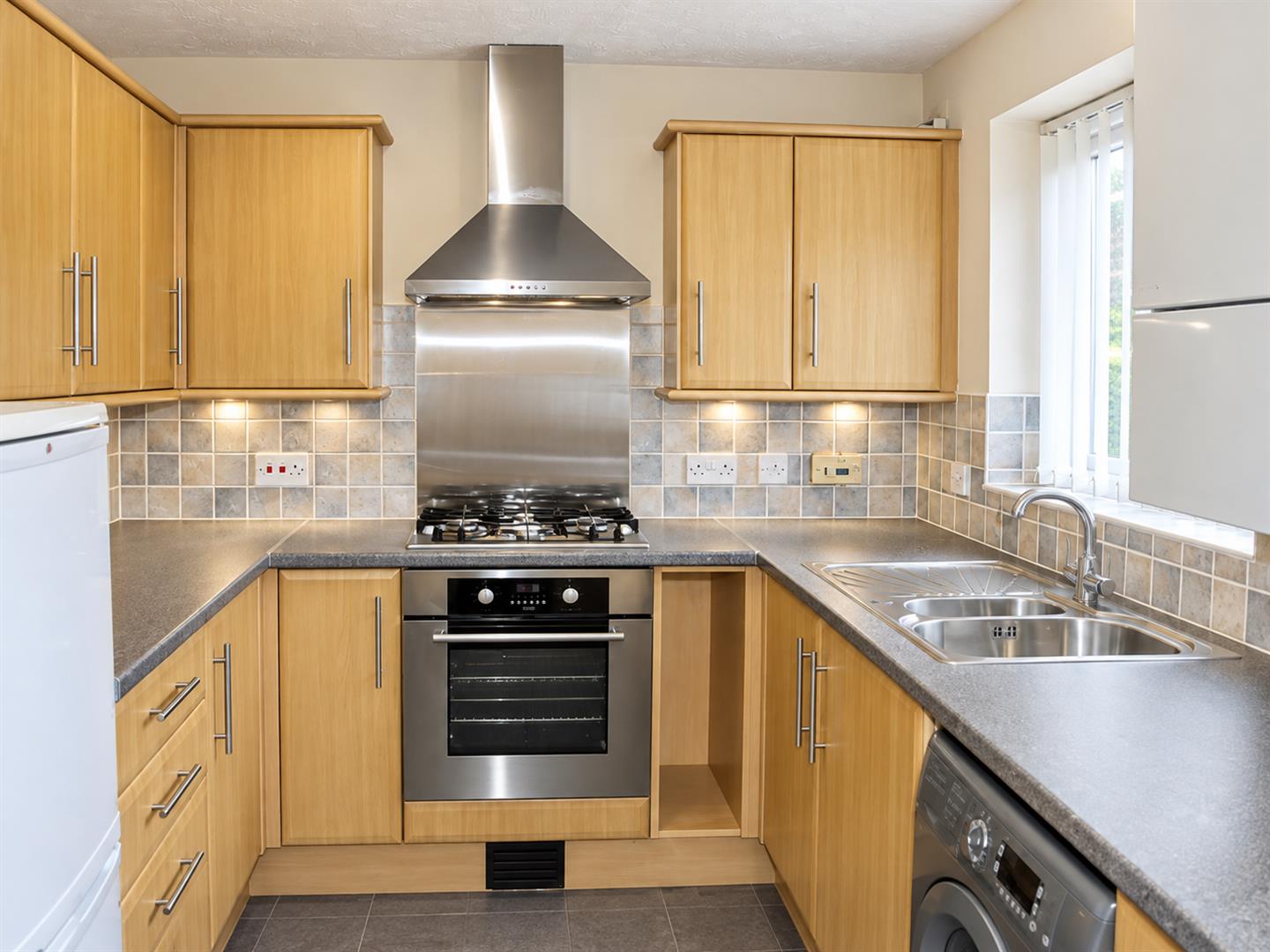 8, Langer Close, Burton On Trent photo 4