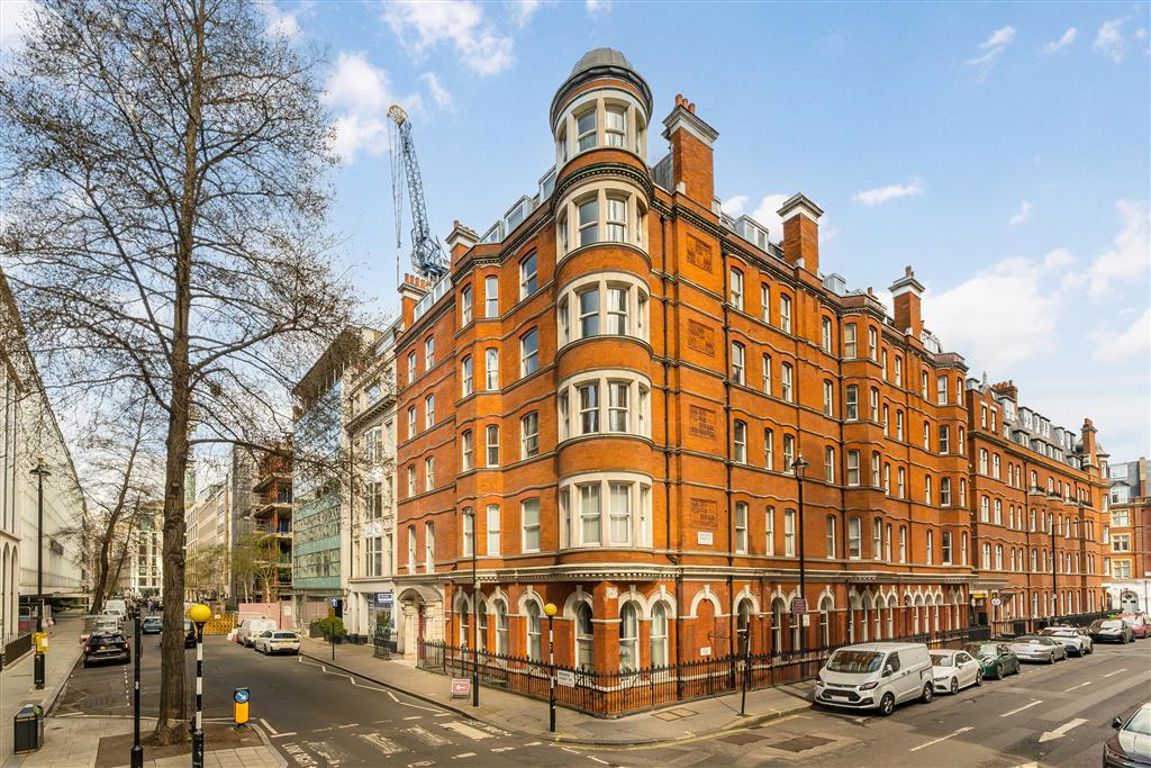 Flat 26 York House, 1, Eastcastle Street, London photo 2