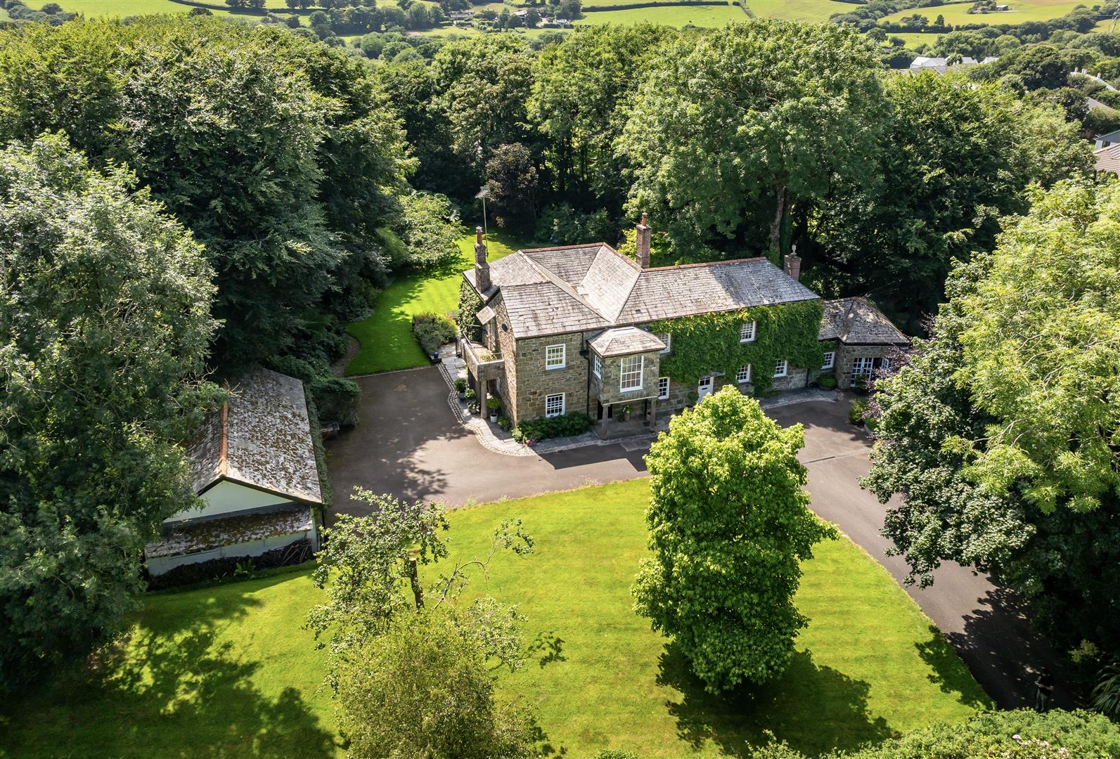 4 bedroom detached house for sale 0