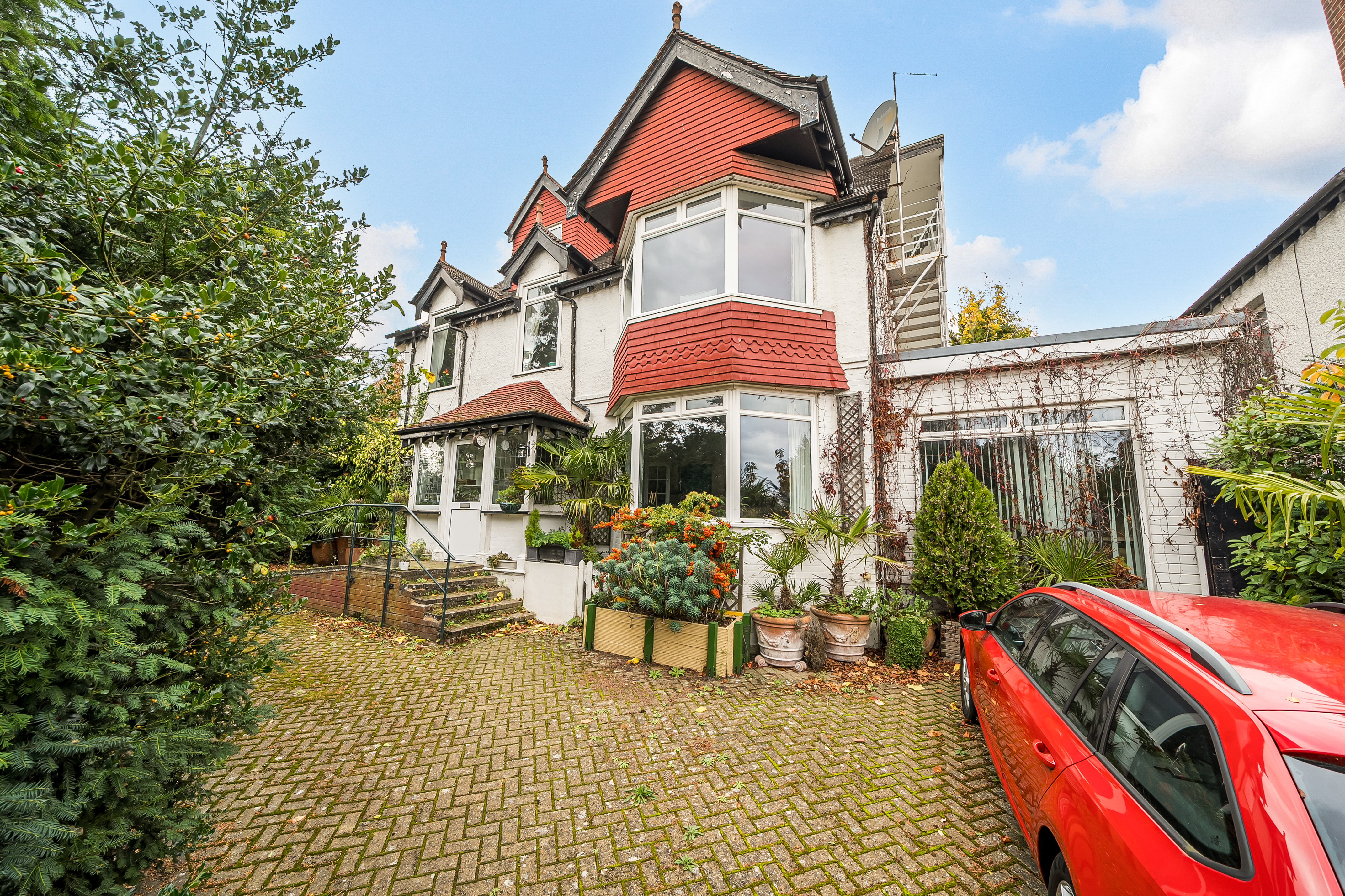 6 bedroom detached house for sale 0