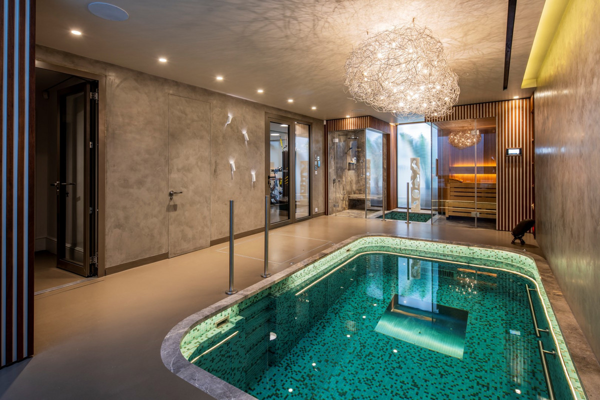 6 bedroom terraced house for sale 0