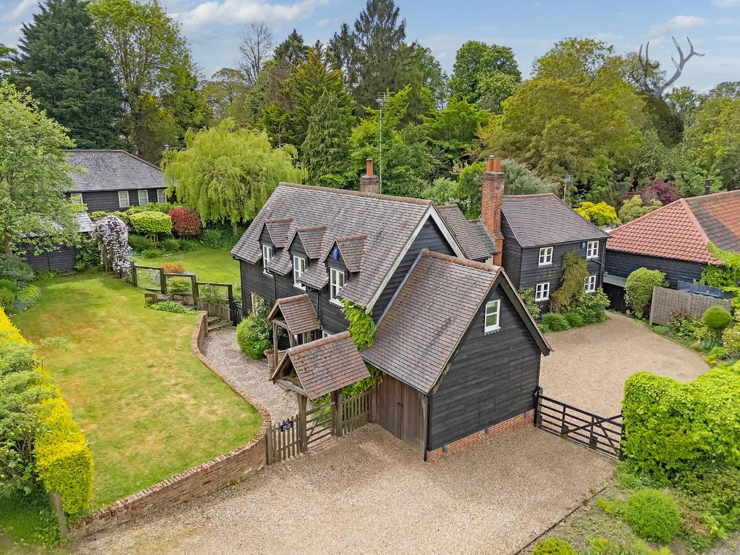 4 bedroom detached house for sale 0