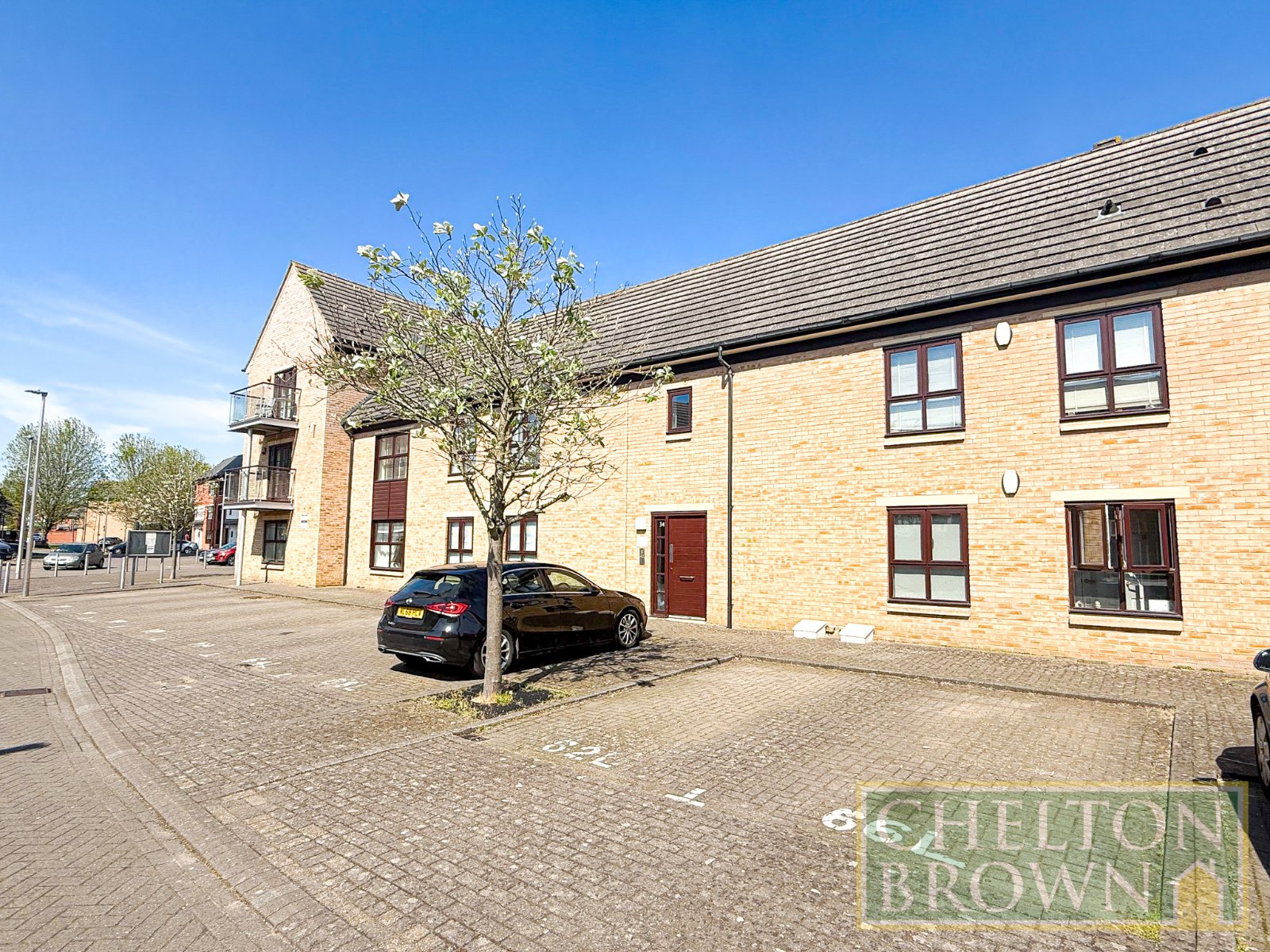 2-bed flat on Park Corner, Northampton NN5, £161,000