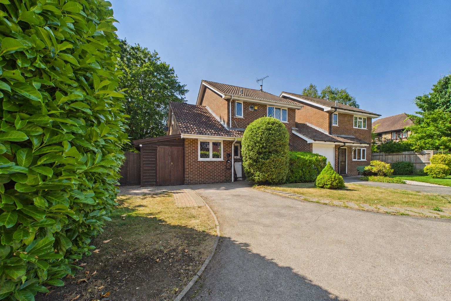 18, Picket Post Close, Bracknell photo 2