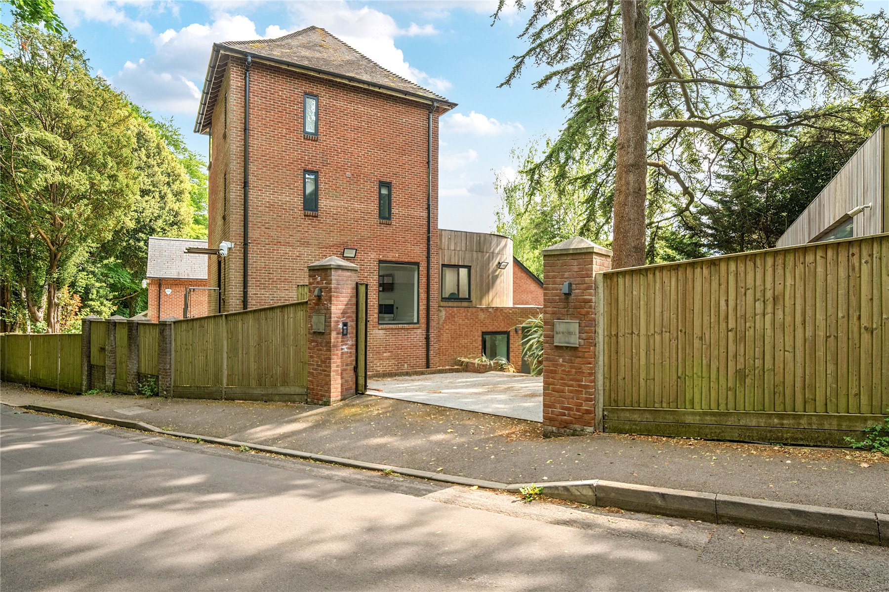 6 bedroom detached house for sale