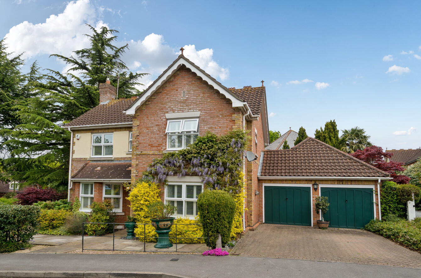 3 bedroom detached house for sale 0