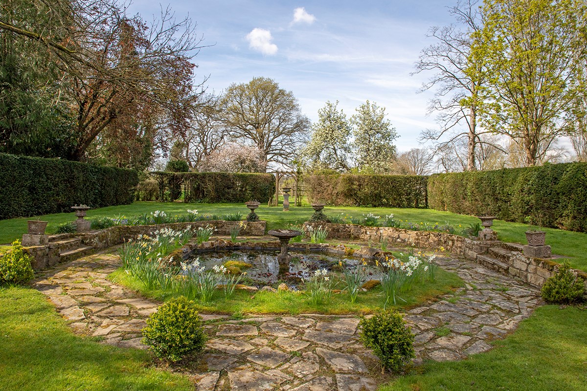 Photos of Meath Green Lane, Horley RH6 60780547 PrimeLocation