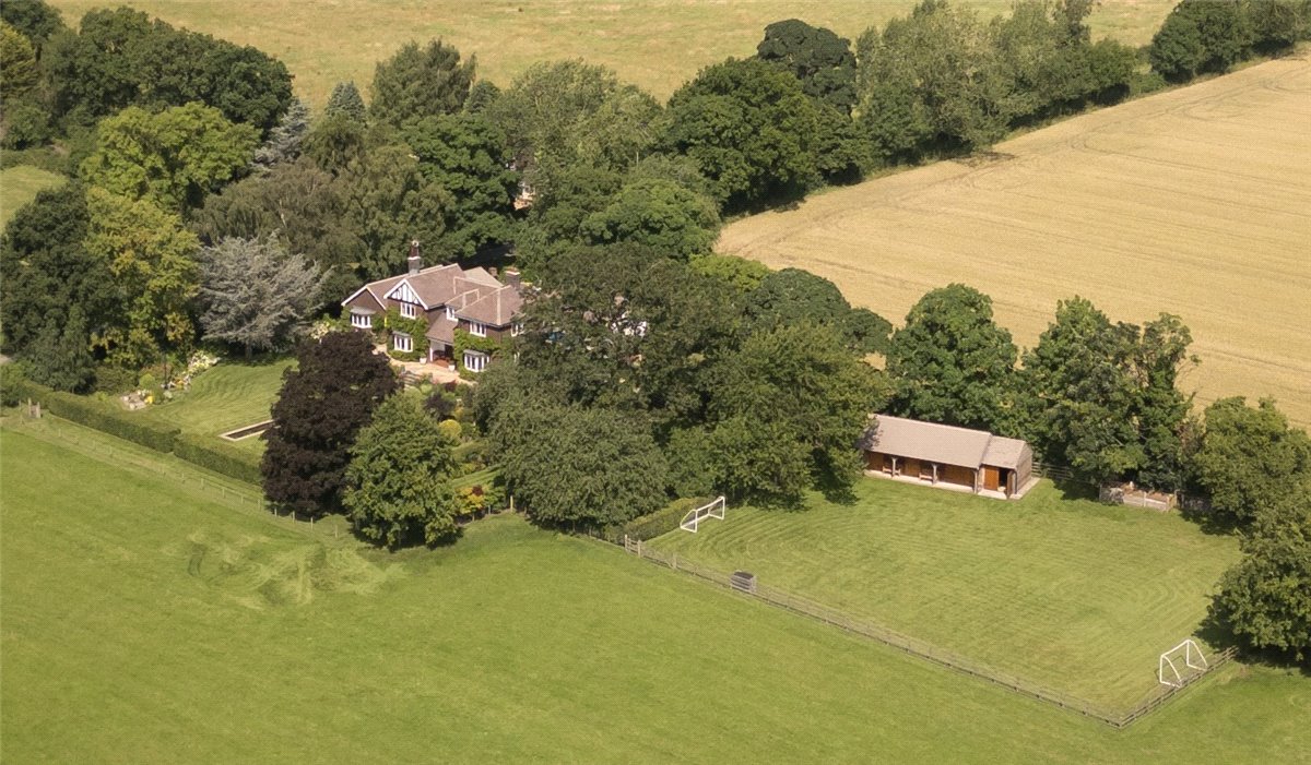 4 bedroom detached house for sale 0