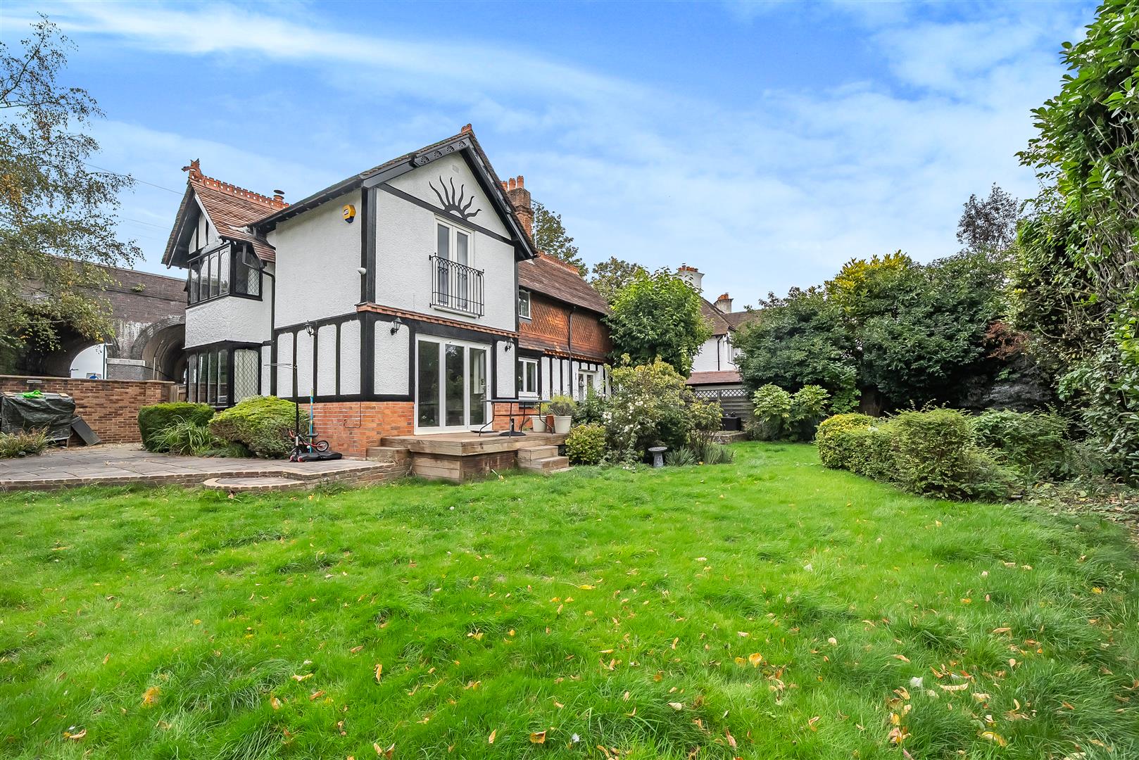 4 bedroom detached house for sale 0