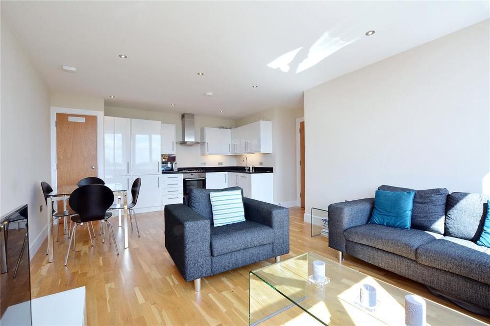 First Floor Flat, 110, Great Portland Street, London photo 5
