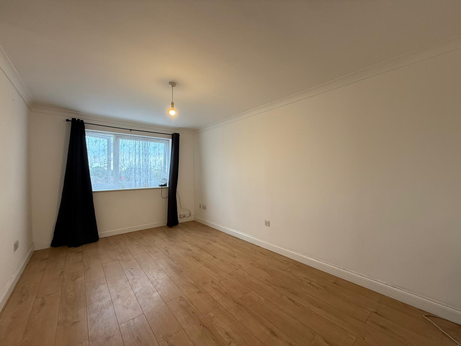 157 Makepeace Road, Northolt photo 5