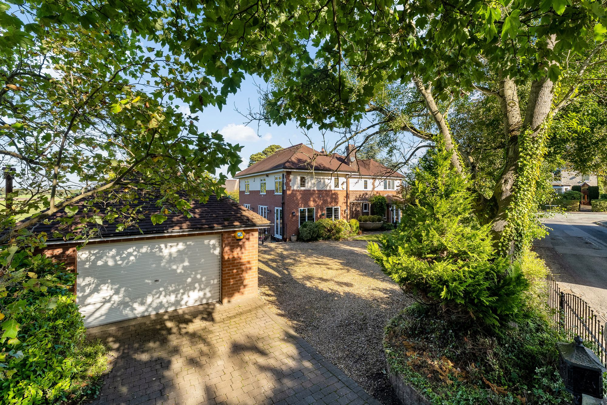 4-bed detached on 165 Glazebrook Lane, Warrington, £895,000
