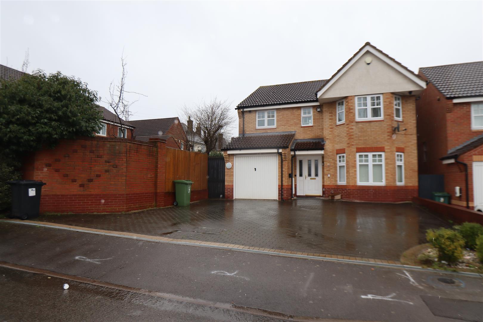 7, Century Drive, Willenhall photo 2