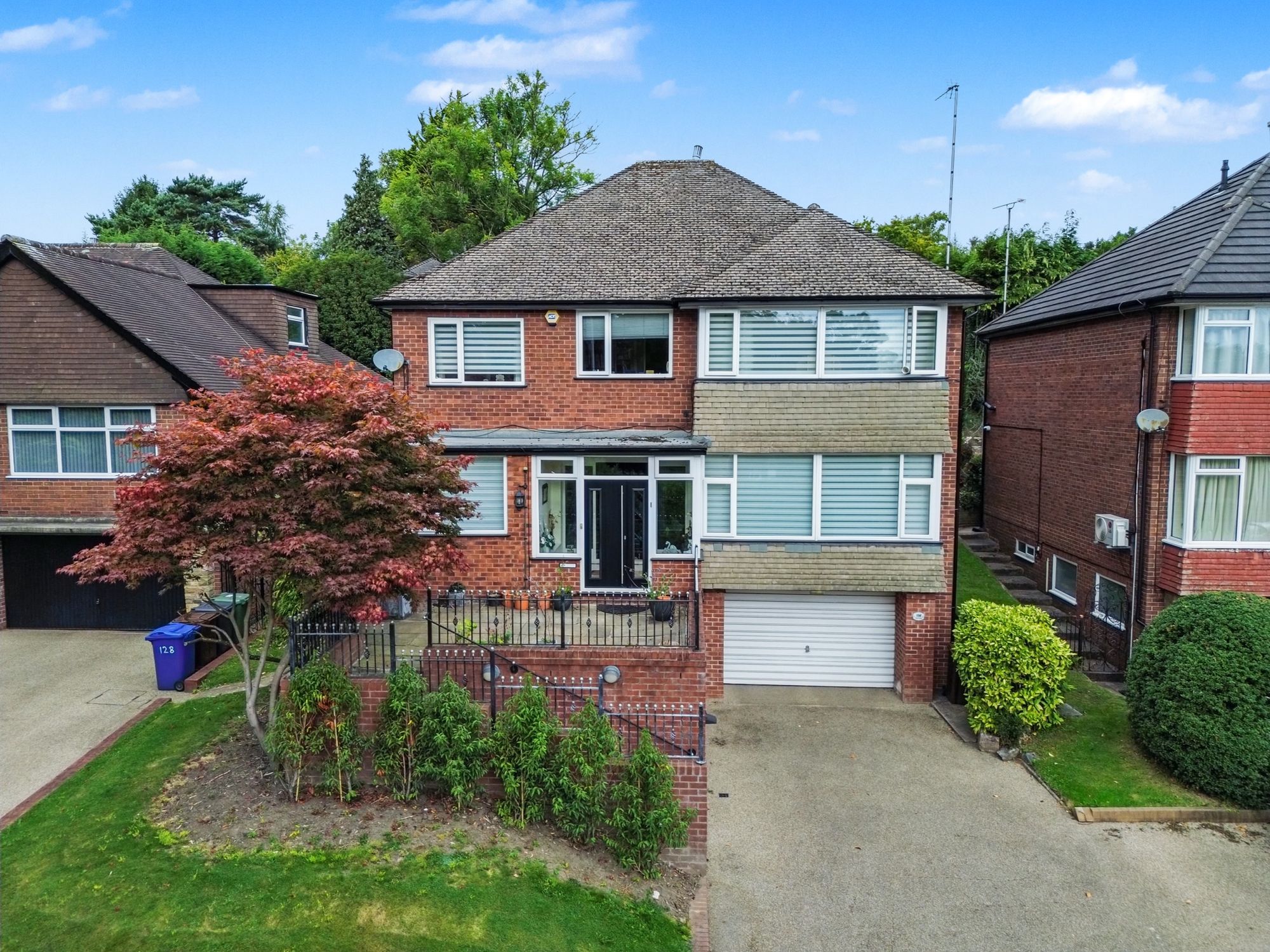 126 Hilton Lane, Manchester photo 2