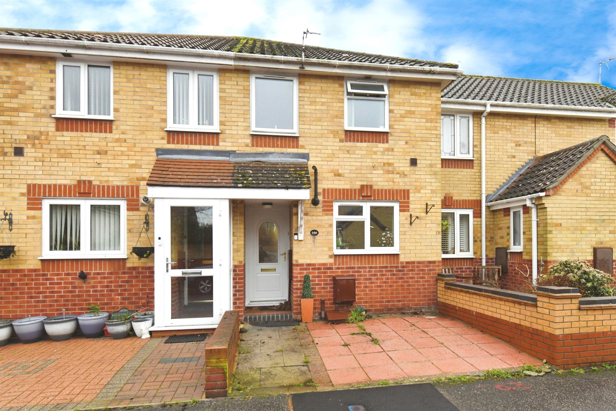 2-bed house on 166, Epping Way, Witham, £270,000