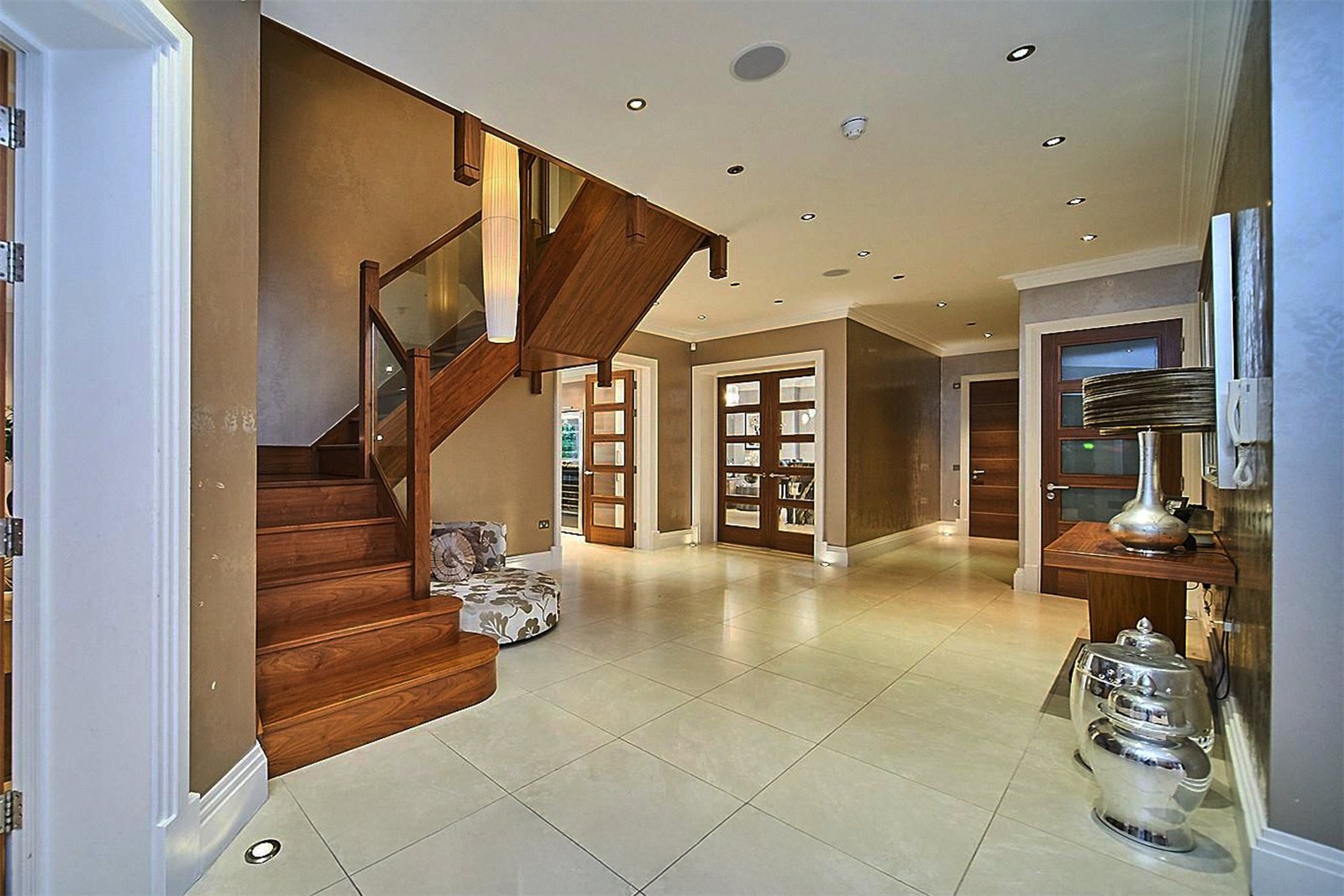 6 bedroom detached house for sale 0