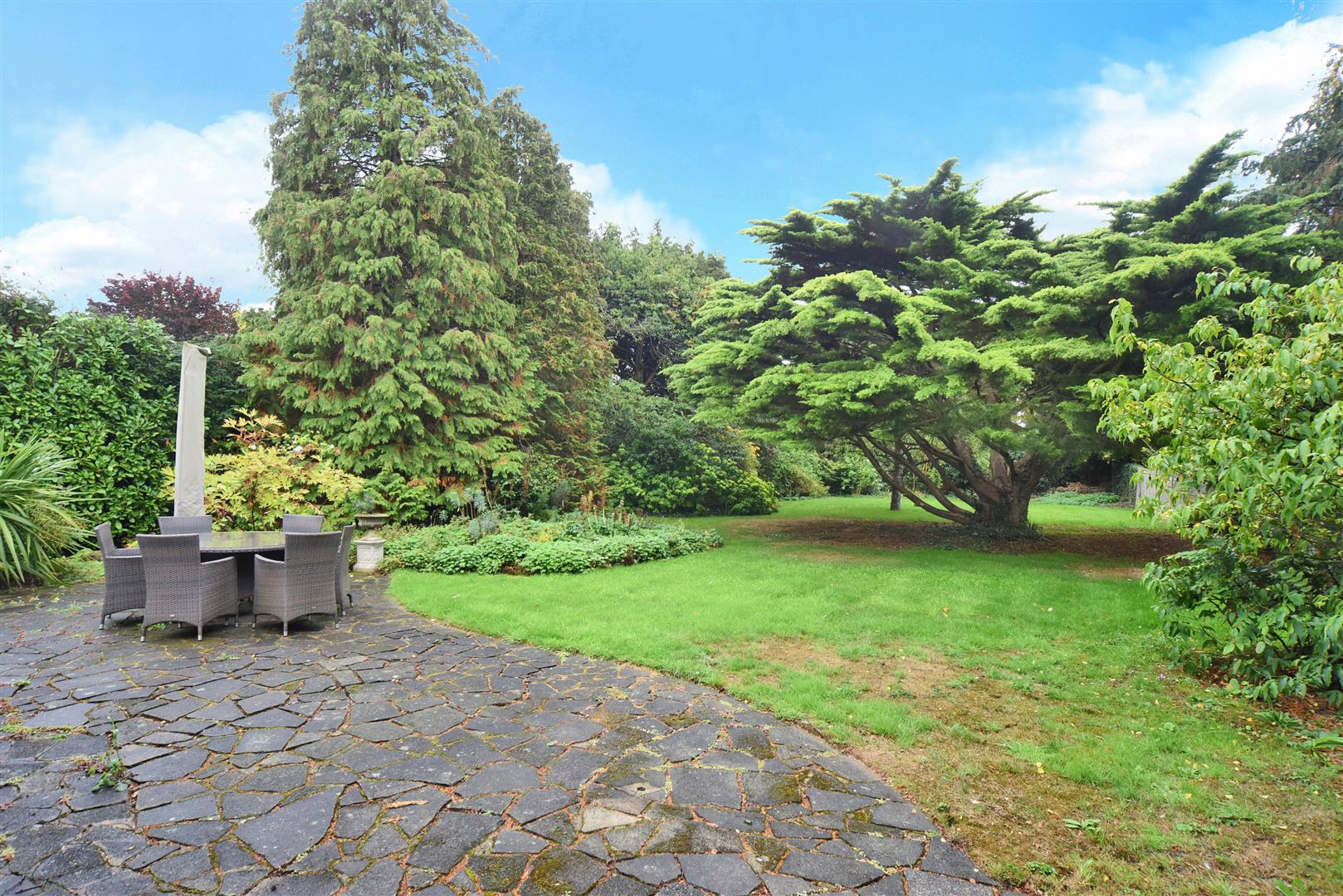 4 bedroom detached house for sale 0