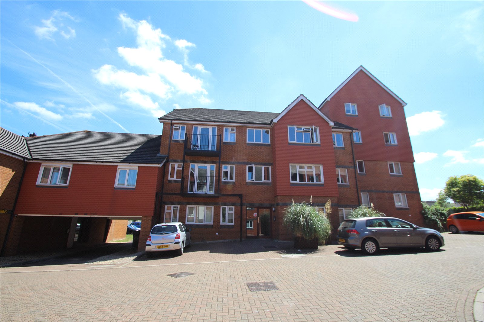 Free property report 41 Tower Close, East Grinstead, RH19 3RT Chimnie