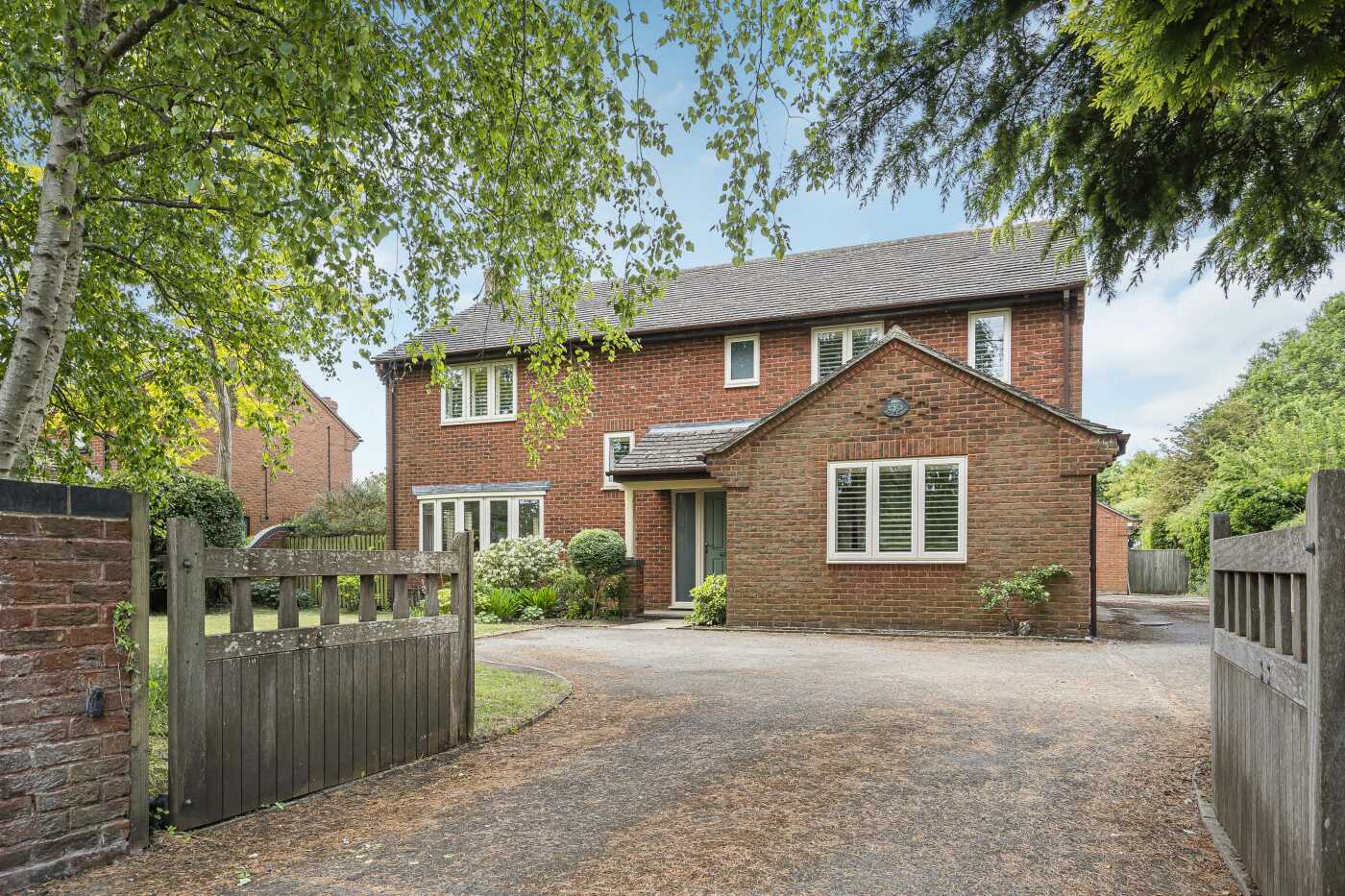 4 bedroom detached house for sale 0