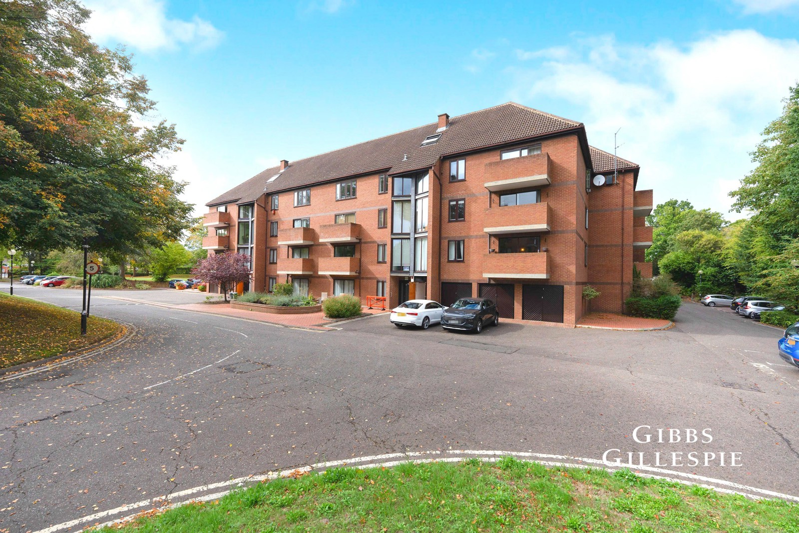 29, Winslow Close, Pinner photo 4