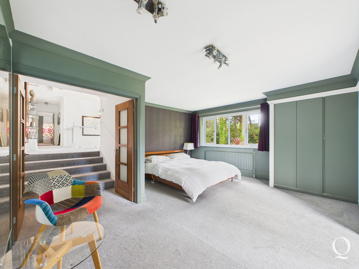 5 bedroom detached house for sale 0