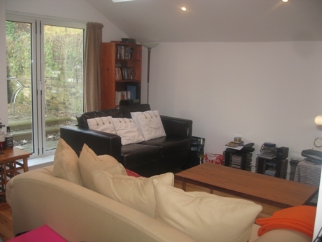 2 Bedrooms Flat to rent in Haselrigge Road, London SW4