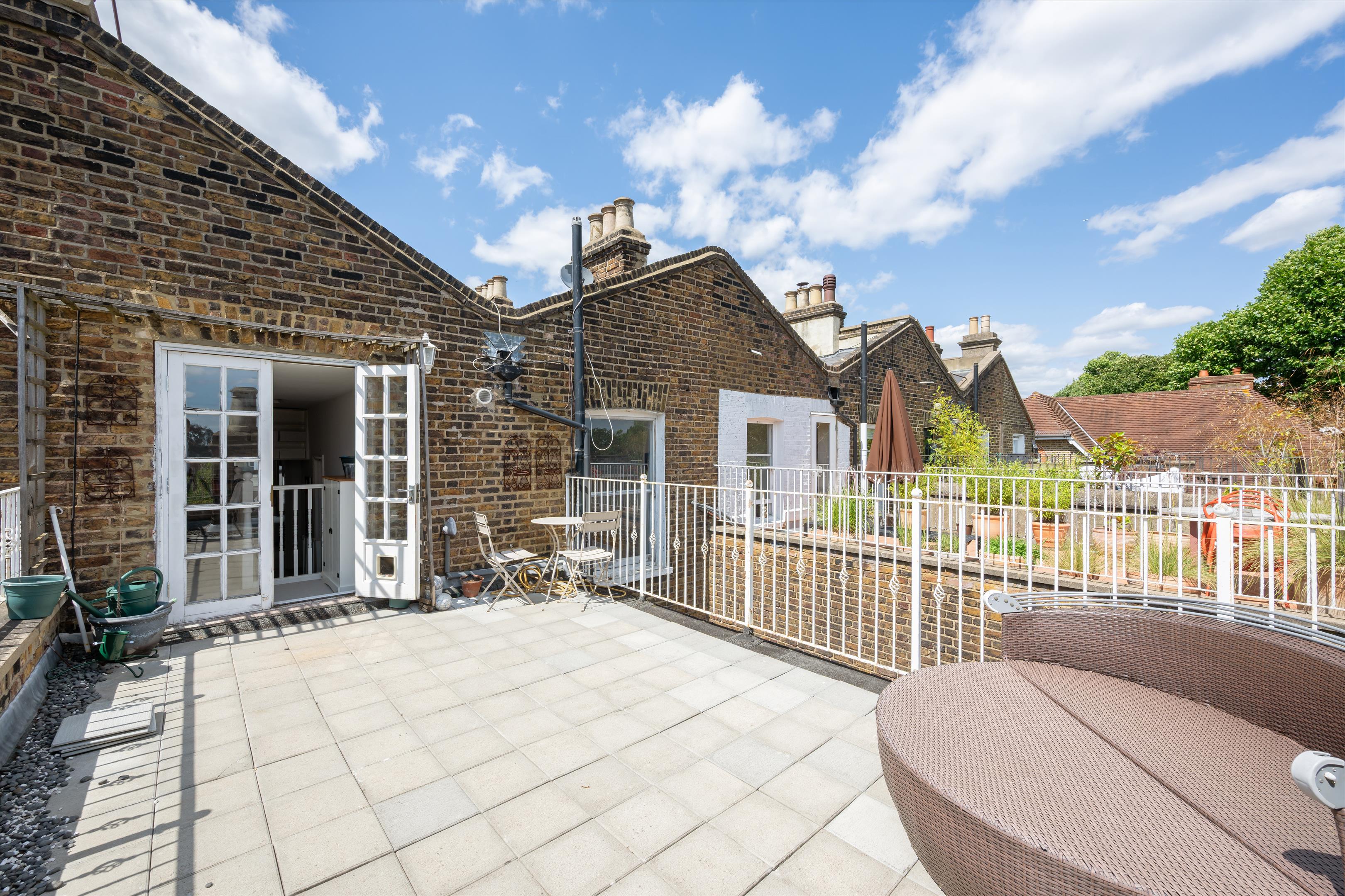 2 bedroom flat for sale 0