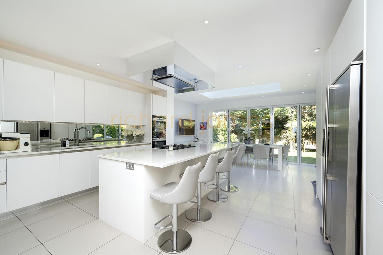 6 bedroom detached house for sale 0