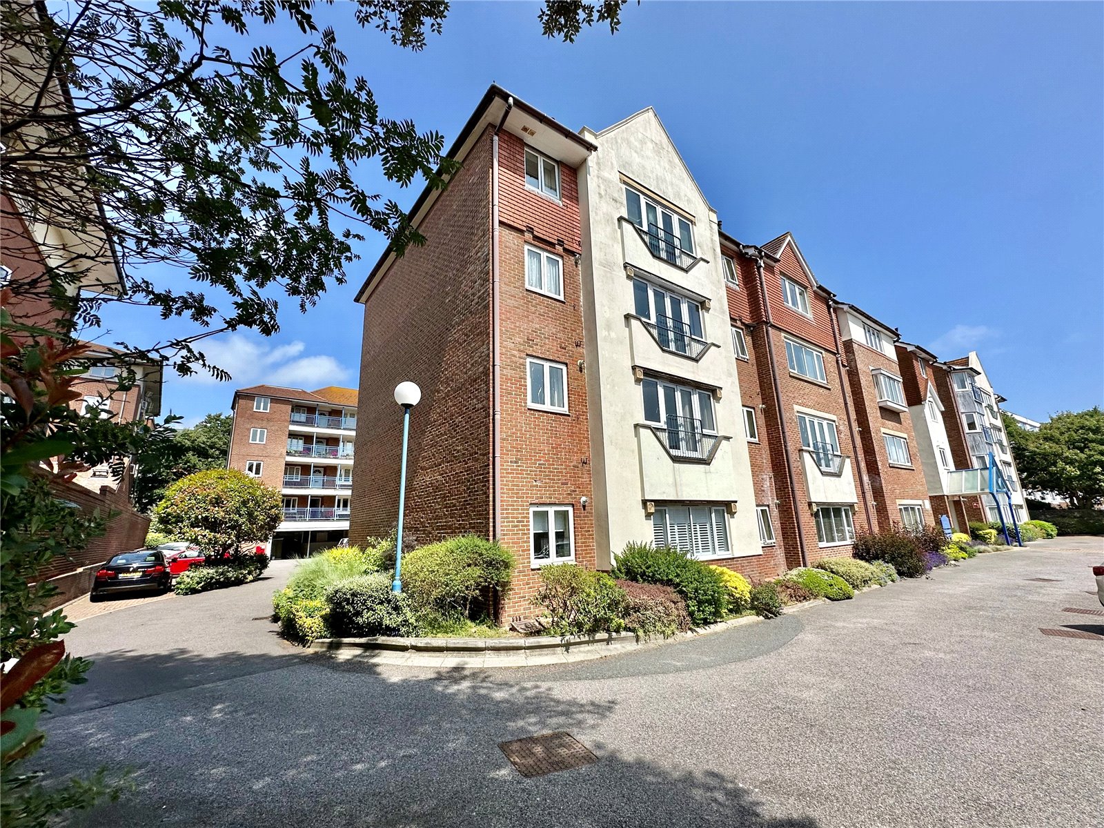 2-bed flat on Flat 9 Marlborough Court,, Southfields Road, East Sussex, £295,000