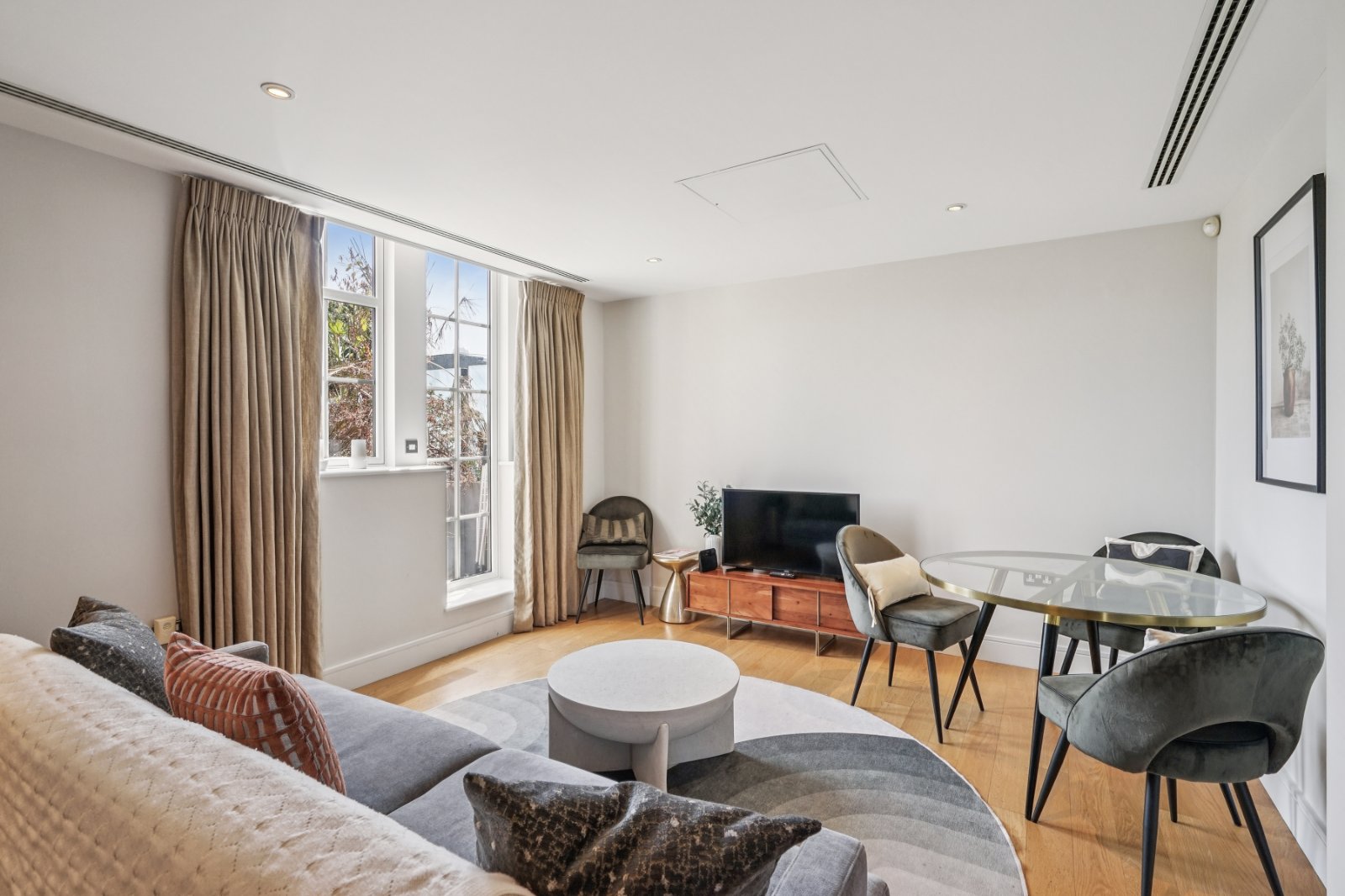 5 bedroom detached house for sale in Bromley