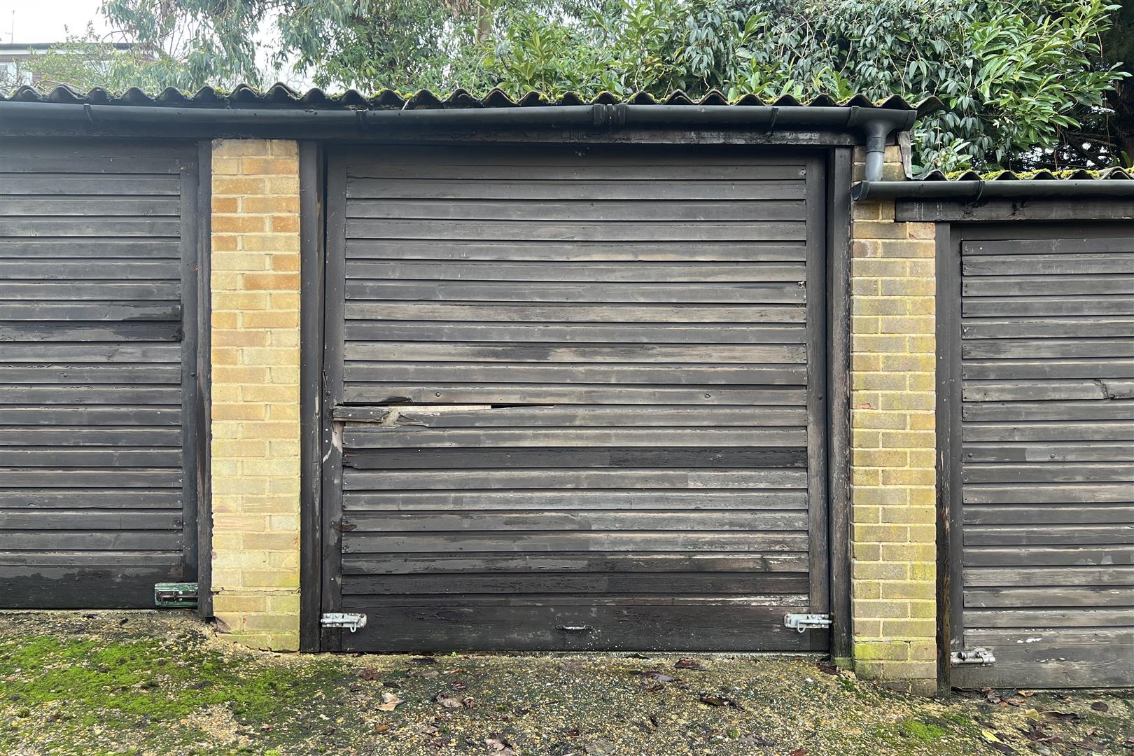 Garage 11, Essex Lodge, Colney Hatch Lane, London photo 3