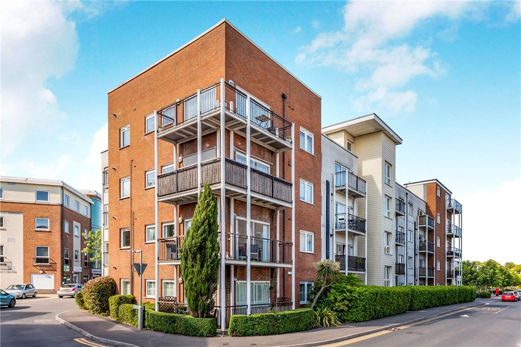 Free property report 19 Canalside, Redhill, RH1 2NH Chimnie