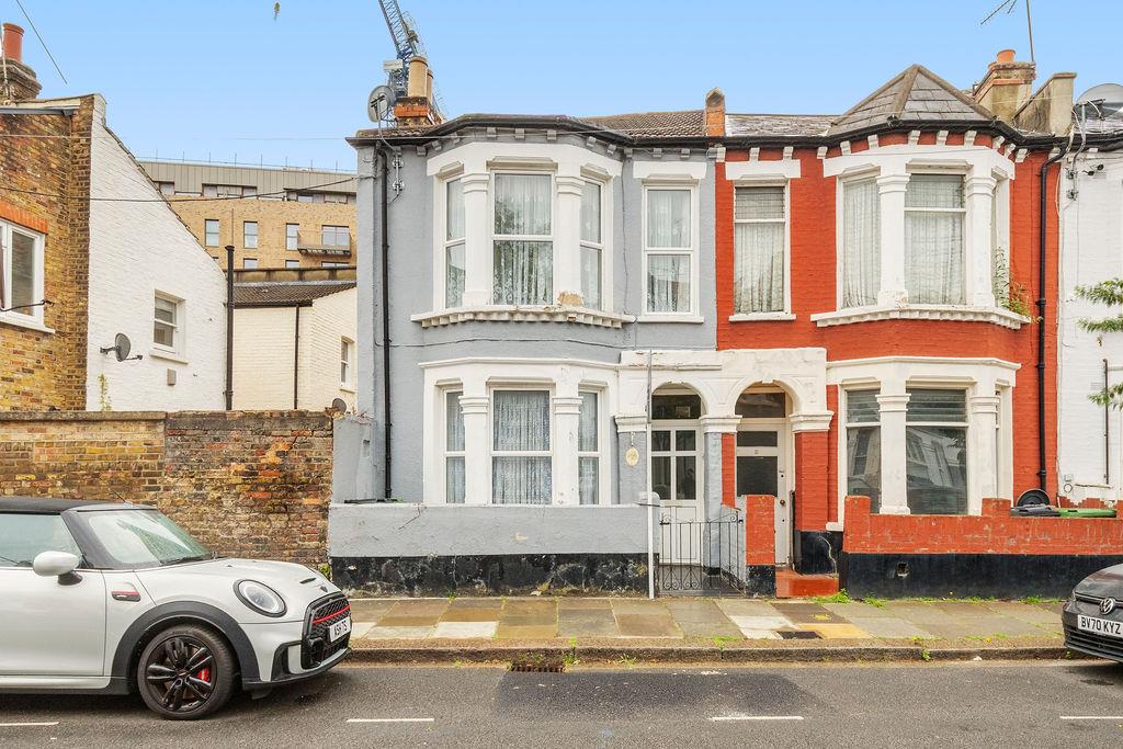 4 bedroom flat for sale