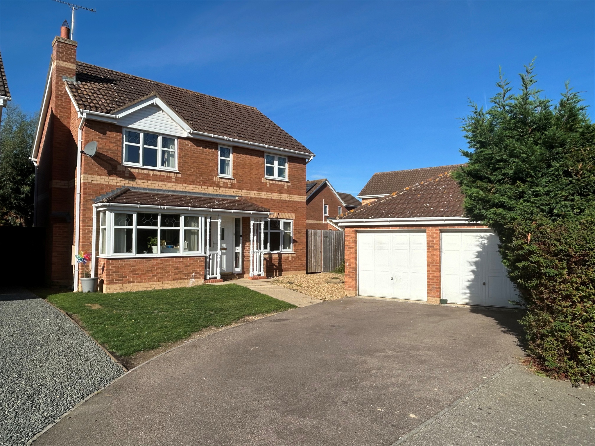 4 bed detached house for sale