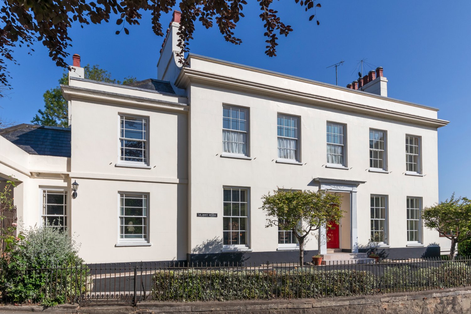 6 bedroom detached house for sale 0