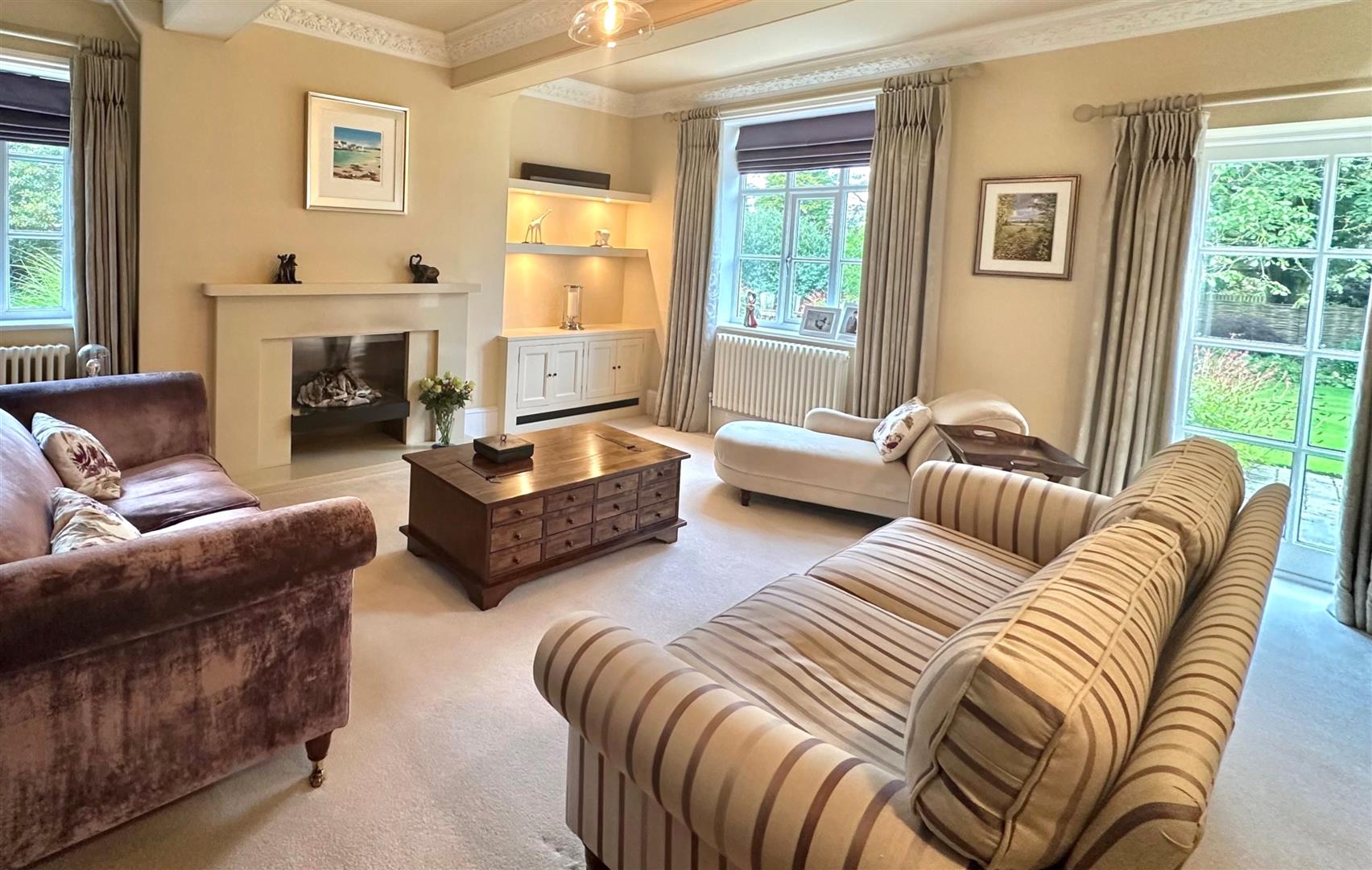 5 bedroom detached house for sale 0