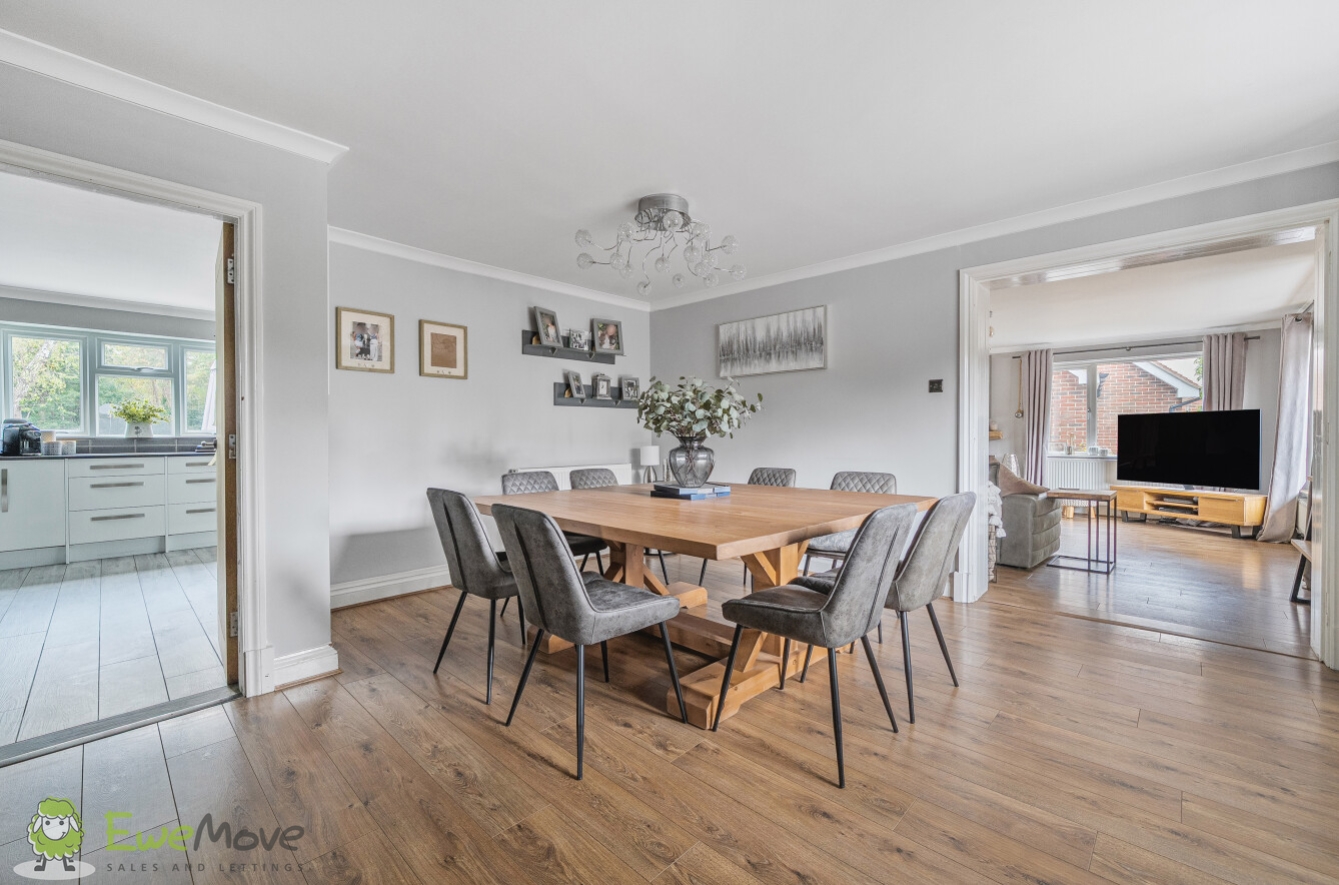 6 bedroom detached house for sale 0