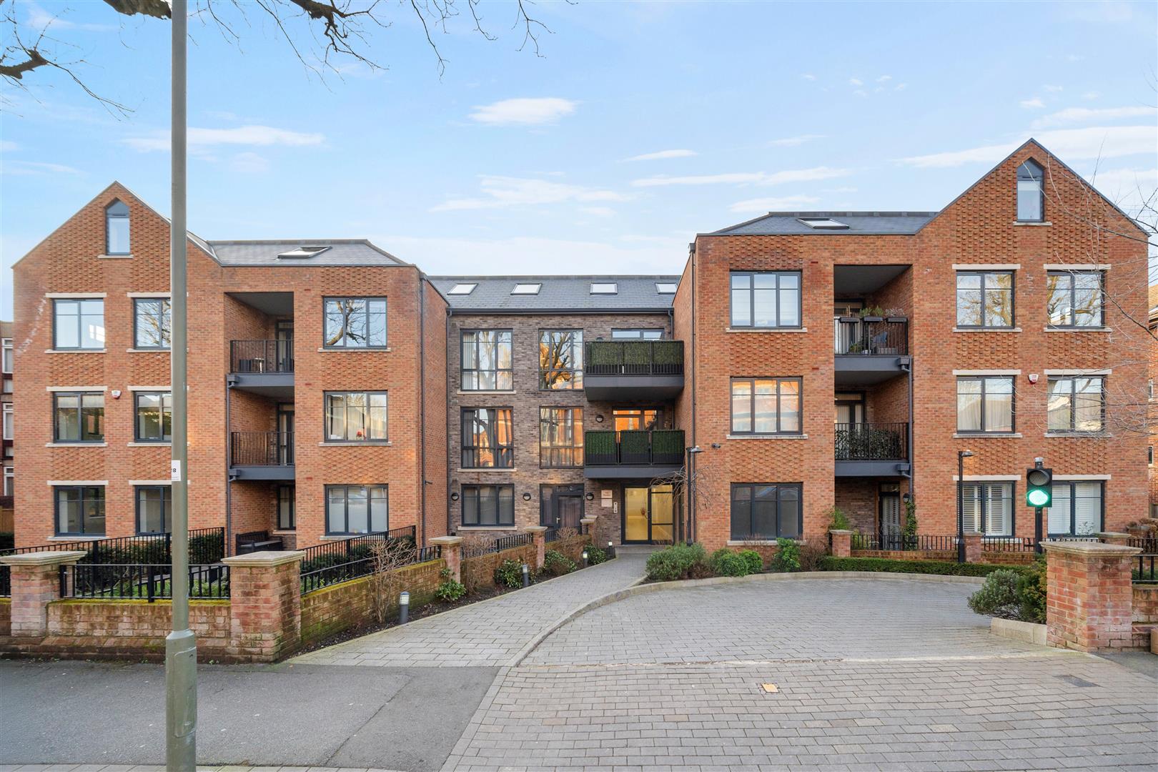 3 bedroom flat for sale 0