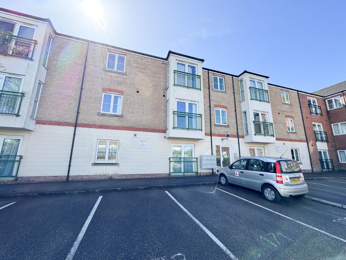 2-bed flat on 173, Riverside Drive, Lincoln, £120,000