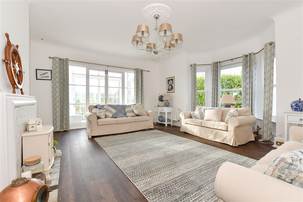 6 bedroom detached house for sale 0