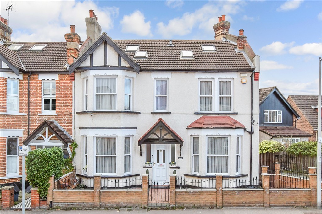 6 bedroom end terrace house for sale 0