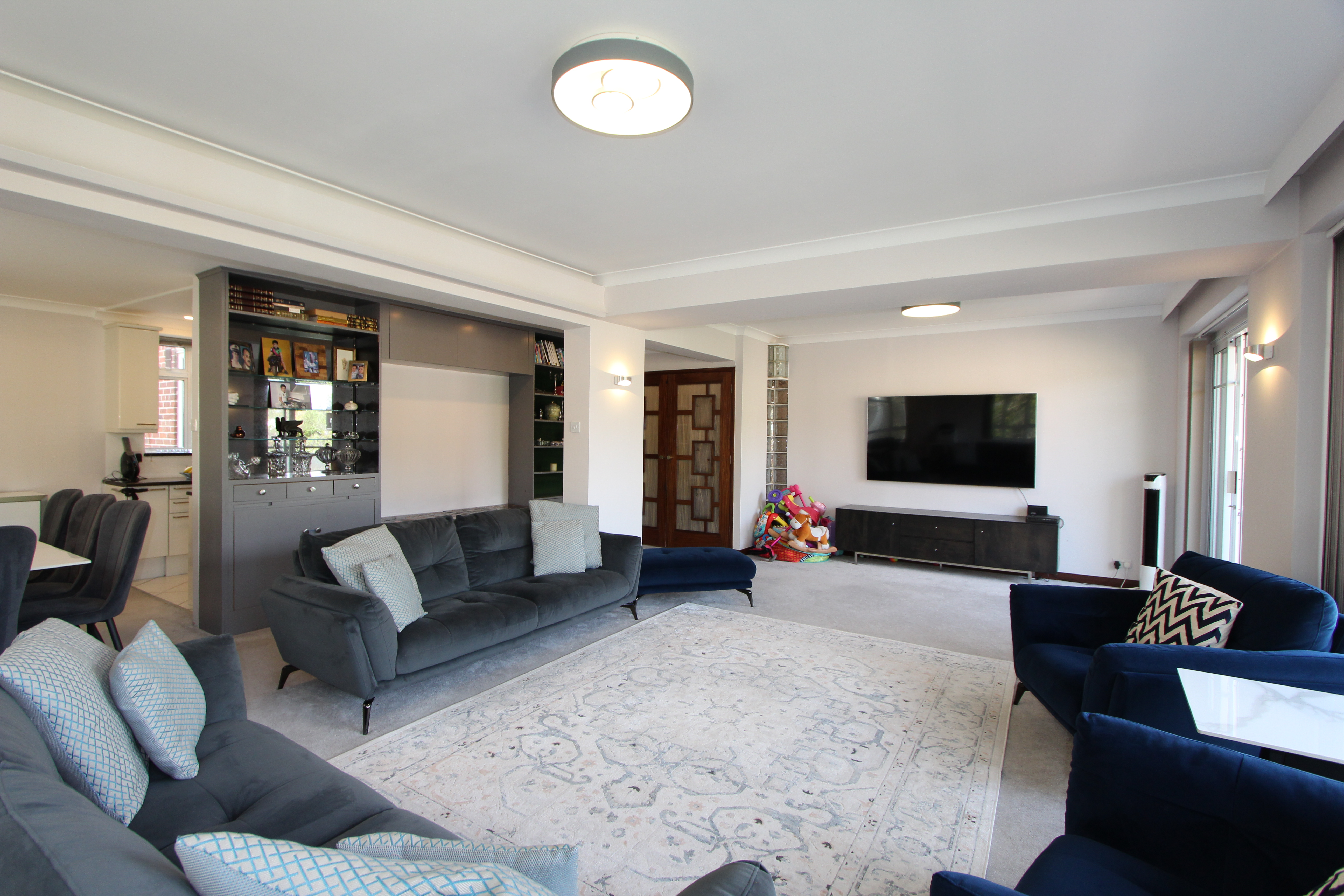 4 bedroom flat for sale 0