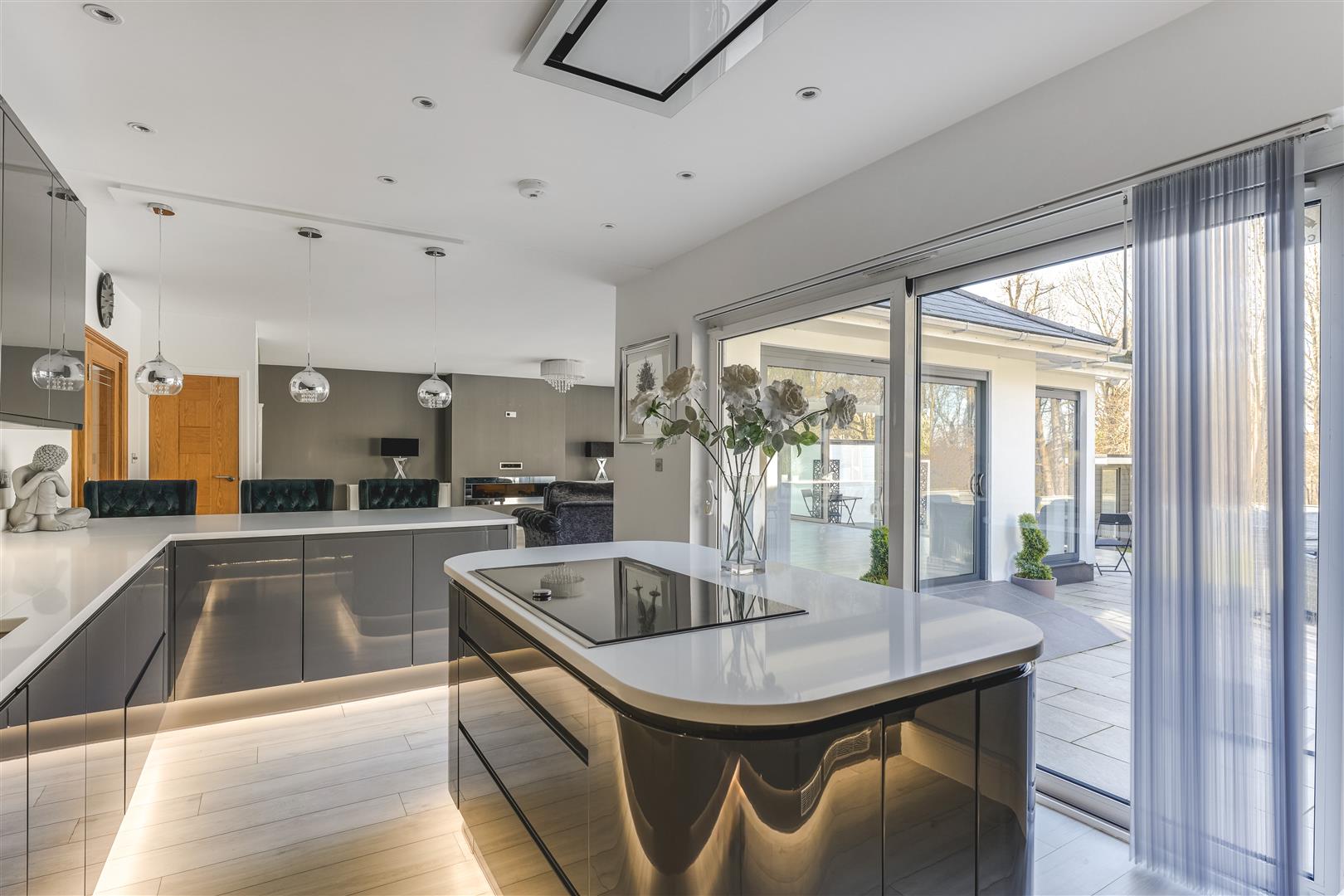 4 bedroom detached house for sale 0