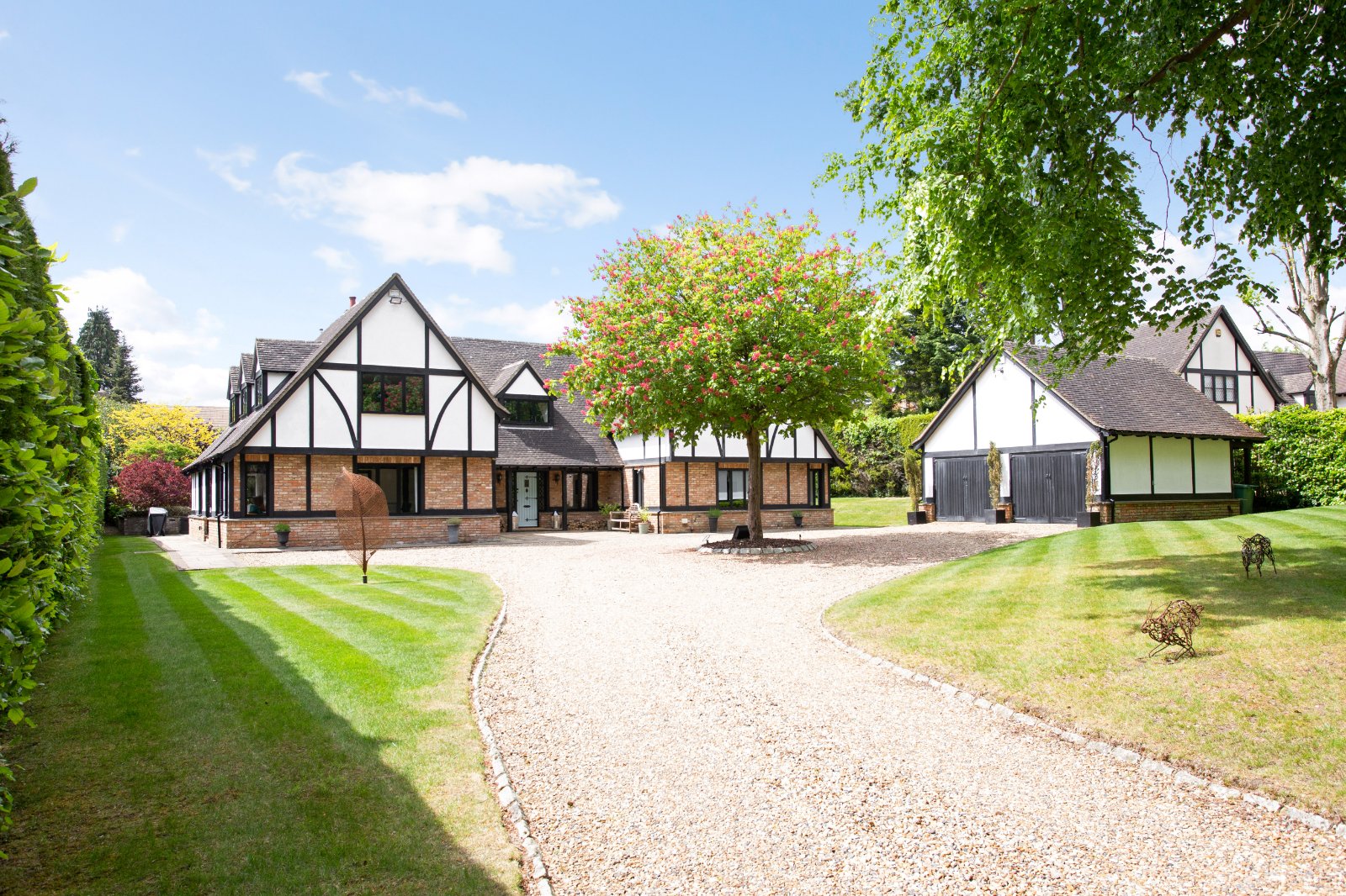 5 bedroom detached house for sale 0