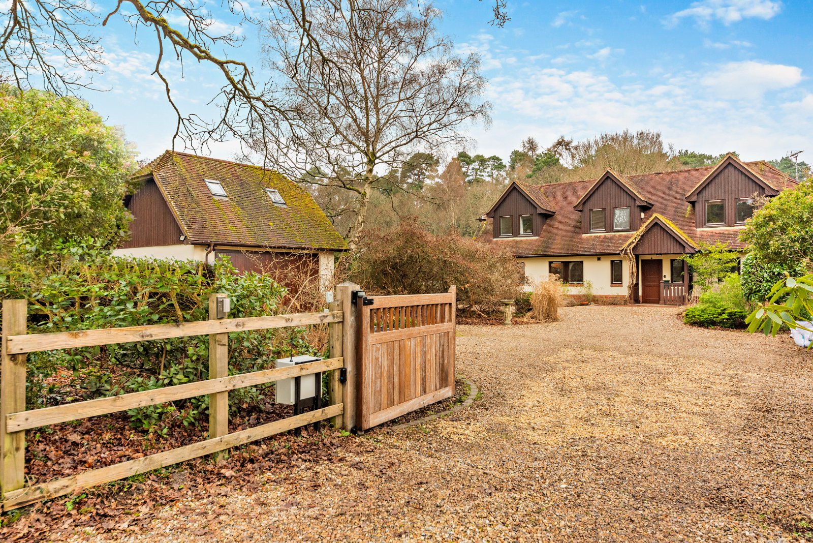 5 bedroom detached house for sale 0