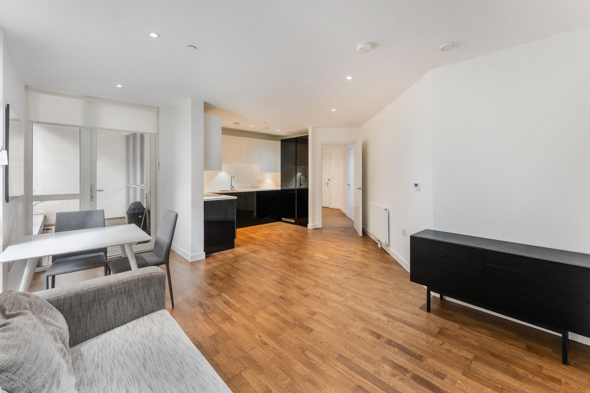 3 Discovery Tower 1, Terry Spinks Place, London photo 4