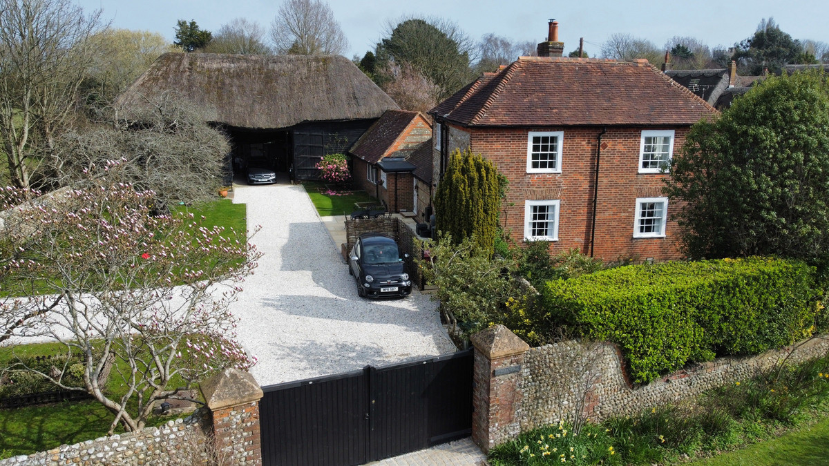 4 bedroom detached house for sale 0