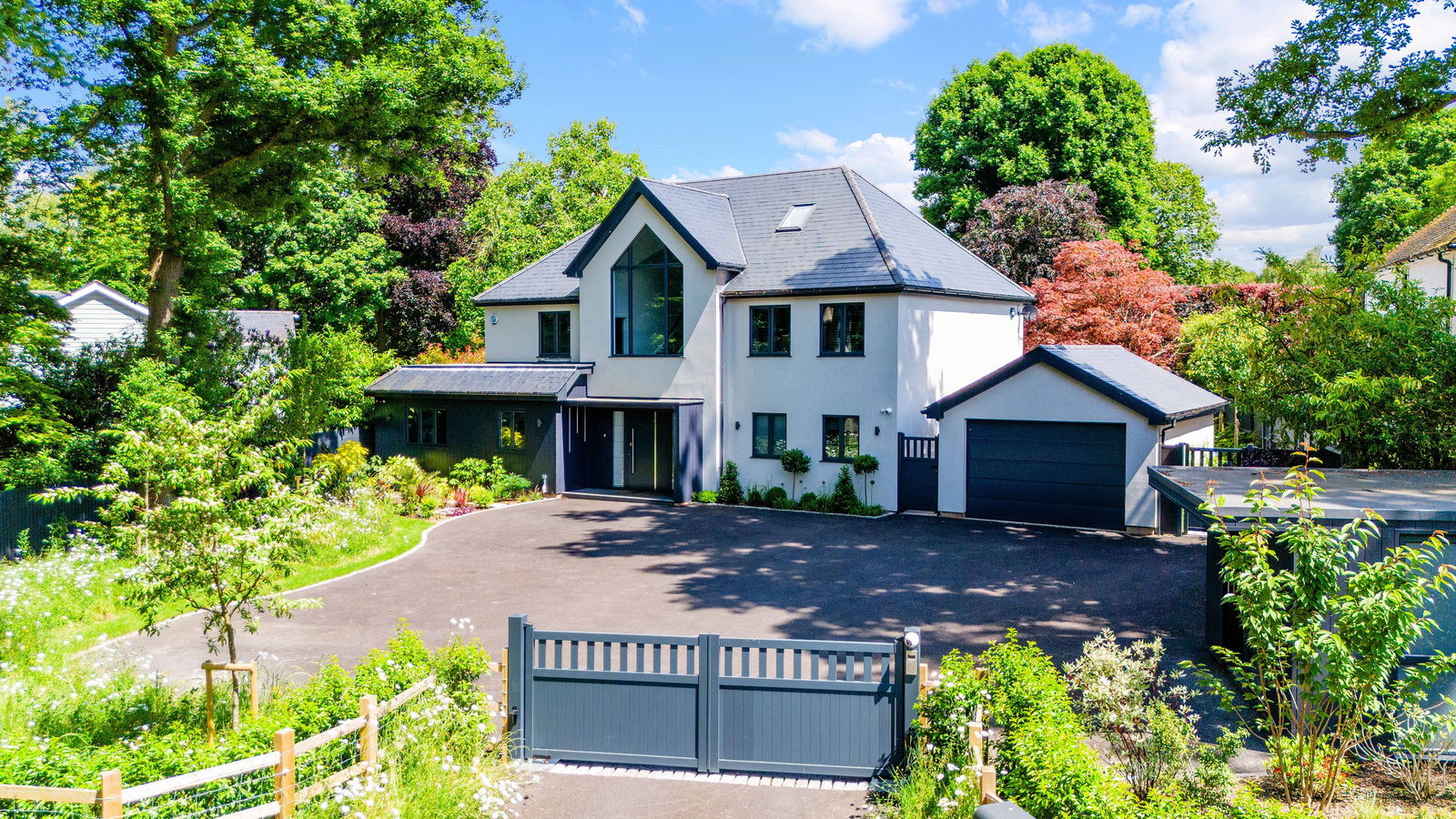 5 bedroom detached house for sale 0