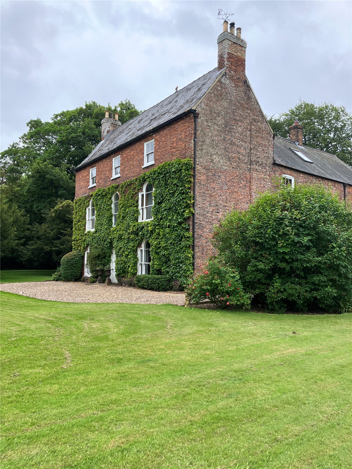 6 bedroom detached house for sale