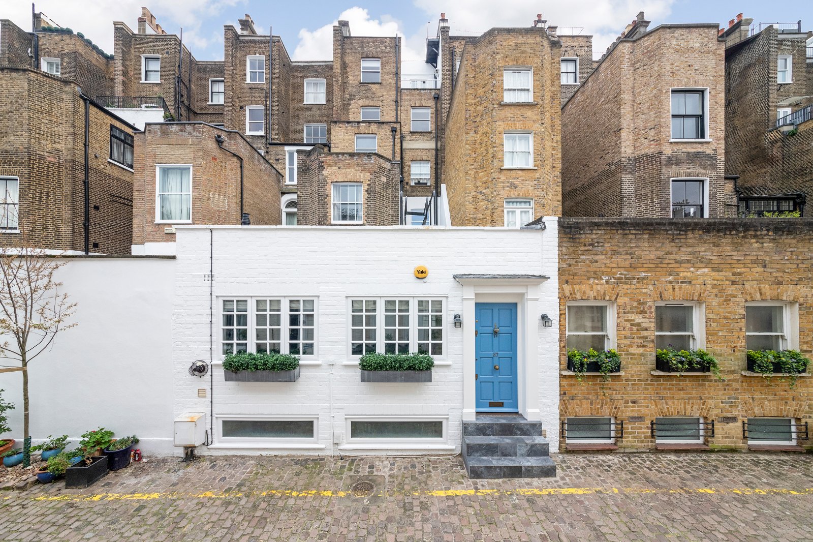 3 bedroom mews house for sale 0